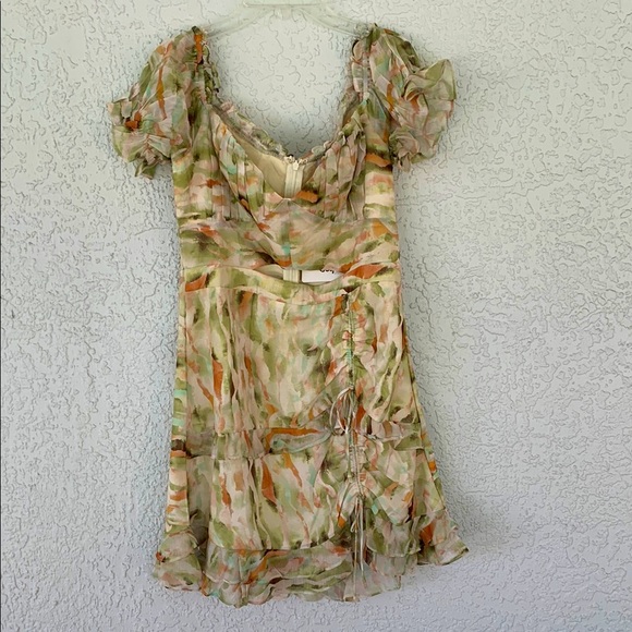 Selfie Leslie Floral Puff Sleeve Dress with cut out in front size L - Picture 1 of 14